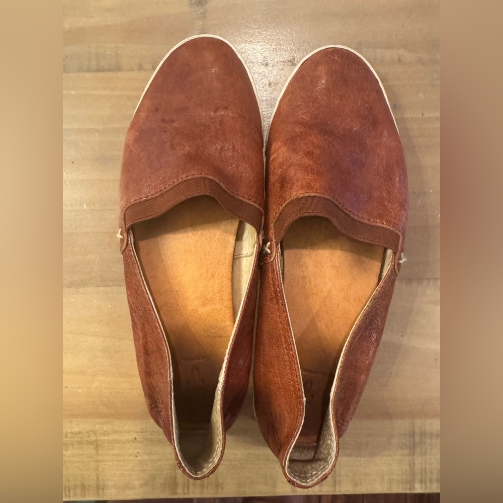 Frye flats- size 7- good condition!